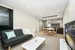 A Comfy Albert Park Apt Next to Grand Prix Circuit